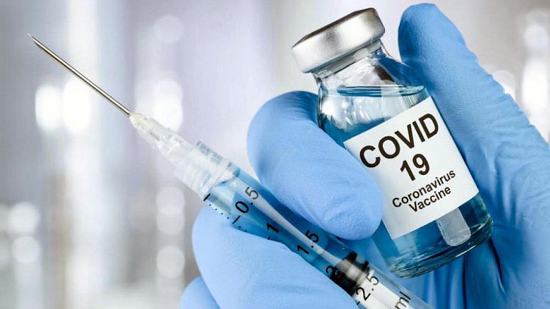El Juzgado da la razón al COMCAS y obliga a Sanitat a vacunar ya a los médicos de la privada