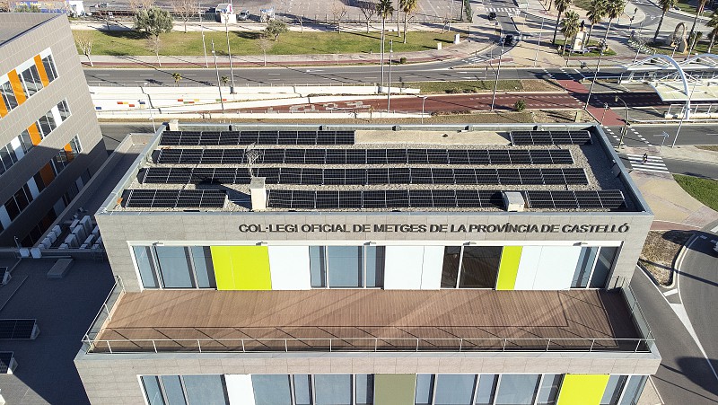 El Colegio se suma a la campaña de descarbonización con la instalación de placas fotovoltaicas