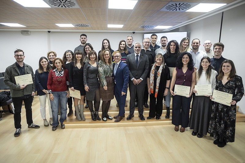 Fiesta navideña con la entrega de Premios y becas de investigación en el COMCAS