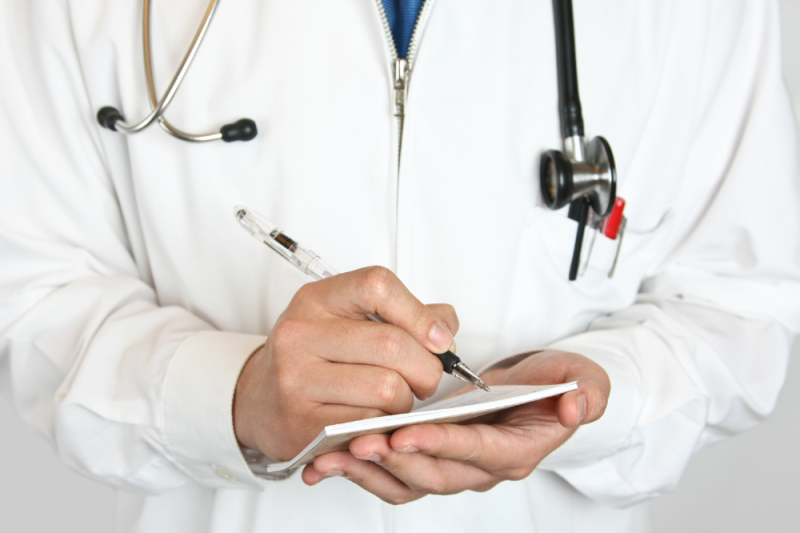 El Foro de la Profesión Médica advierte de que el anteproyecto de Ley de Medicamentos y Productos Sanitarios podría suponer un retroceso en la seguridad clínica 
