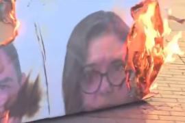 El COMCAS condena la quema de la foto de la consellera de Sanitat de Baleares 
